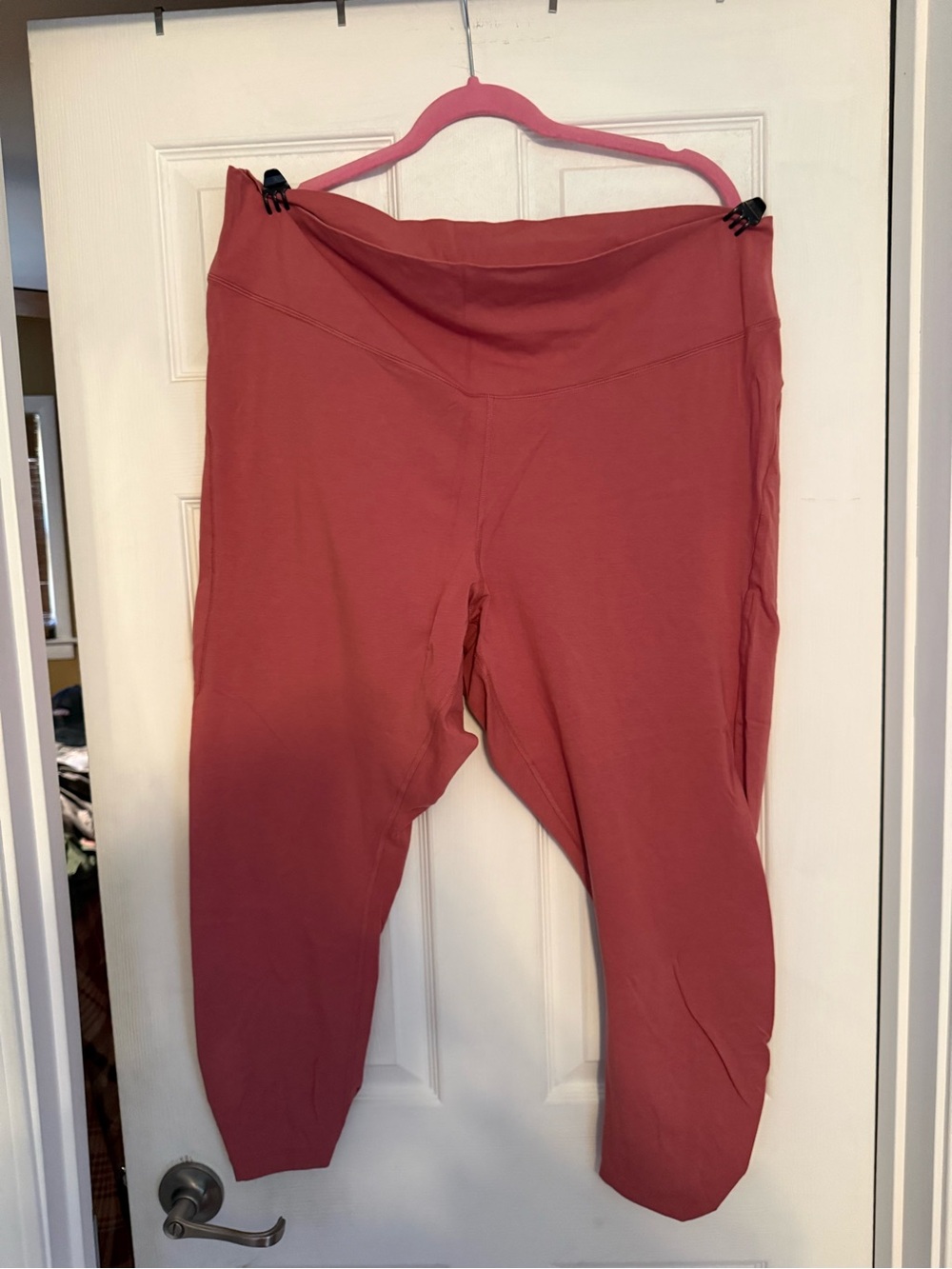 Old Navy Rose-Mauve High-Waist Capri Leggings